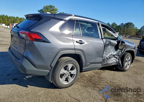 2024 Toyota Rav4 Xle z USA, uszkodzony, nr VIN 4T3RWRFV2RU114751